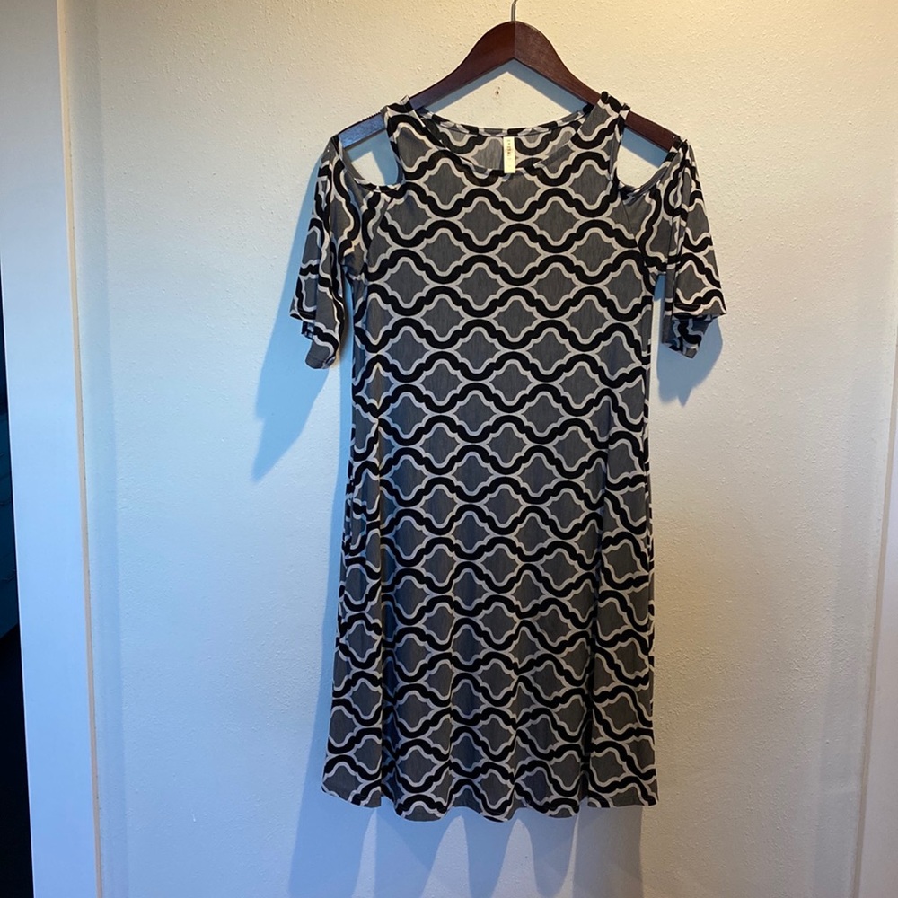 Super comfortable, cold shoulder style dress
